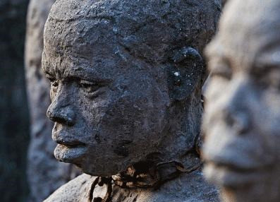 黑奴贸易的受害者巨臀女孩生前被当成怪物展览死后被研究