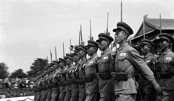 当年抗美援朝志愿军是穿着怎样的军装入朝作战的