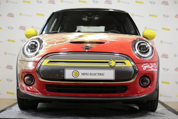 mini electric"闪电车"致敬闪电侠诞生80周年