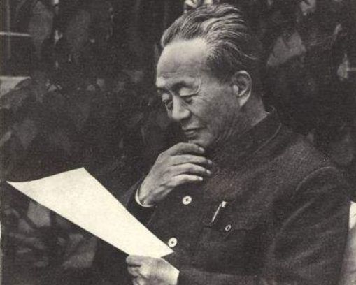 艾青是怎样的一个矛盾诗人