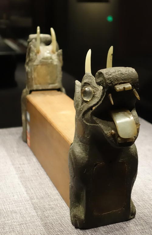 古墓|北京一汉代古墓被发掘，墓中龙头枕估值超24亿，比金缕玉衣还珍贵