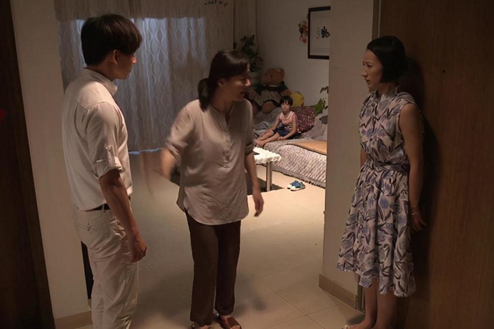 可怜天下父母心儿子为买手机甩母亲巴掌妈妈不气反怪自己没用