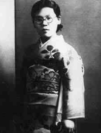 抗日战争中 一日本女大学生嫁给中国男人 最终的结局如何 日本 历史 绿川英子 抗日战争 法西斯 日本侵略者 侵华战争