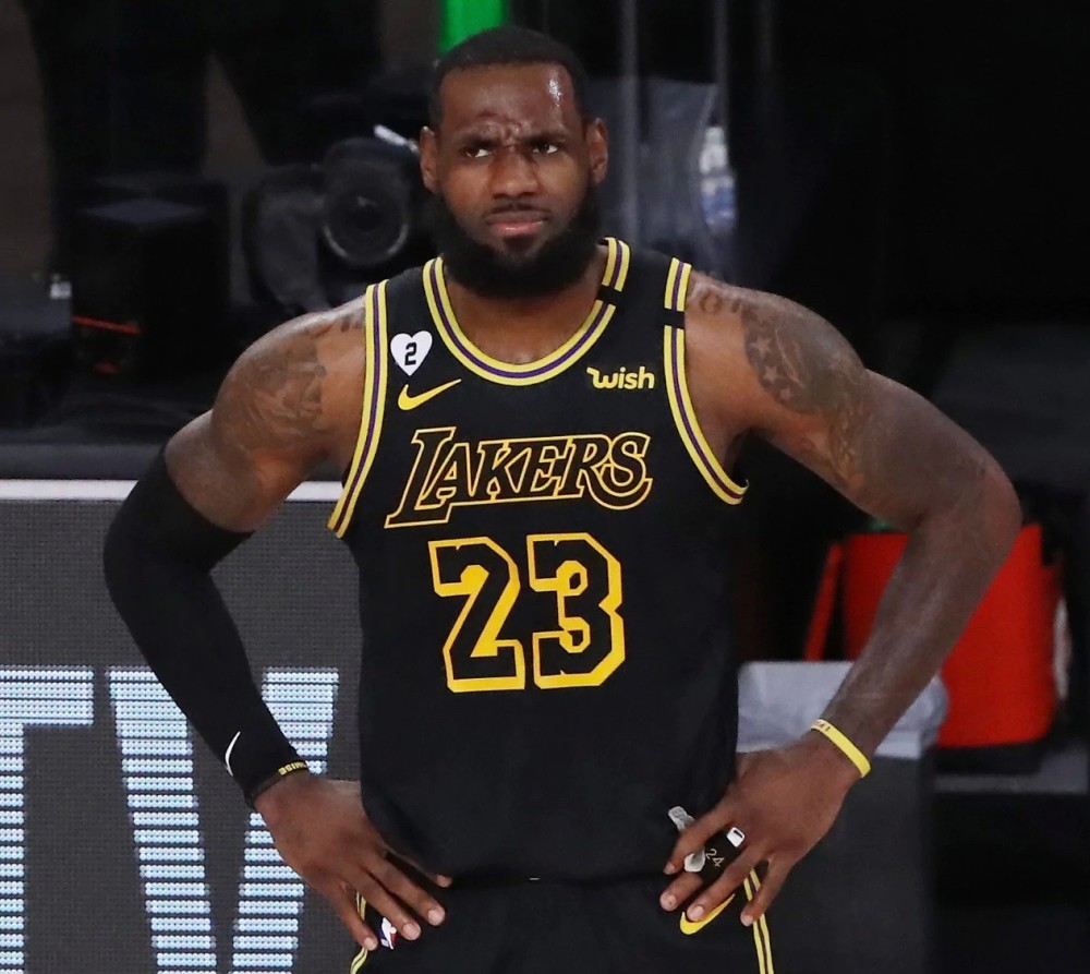 太疯狂狂热詹密秀满背纹身纹了两个詹姆斯却遭网友无情嘲讽