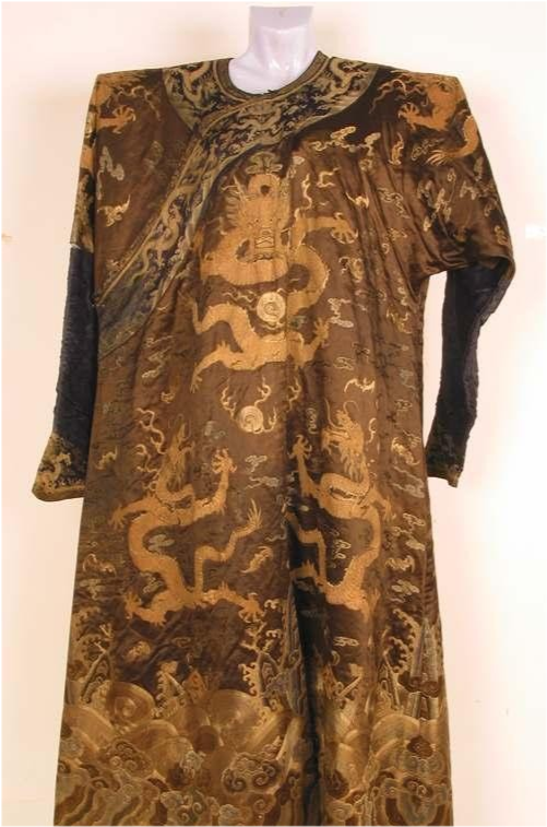 东北锦州农村发现一清代古墓,葬品有一件龙袍,与一两面人有关系_腾讯