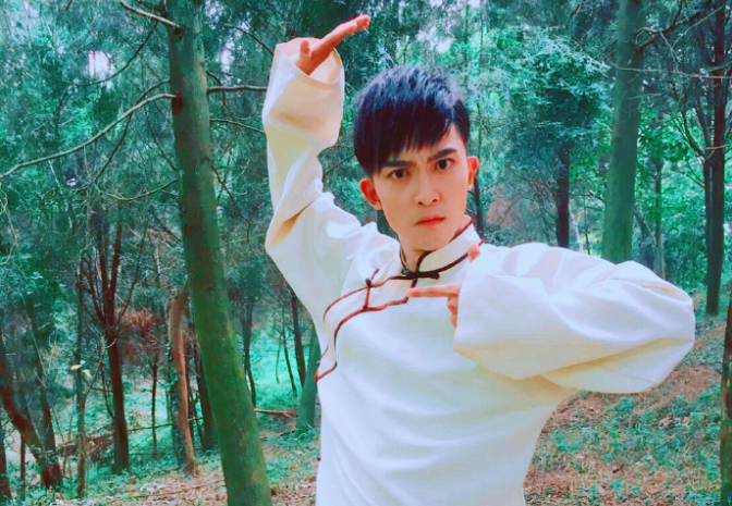 还记得天天有喜的兔儿神吗现在穿上大褂男神范儿十足