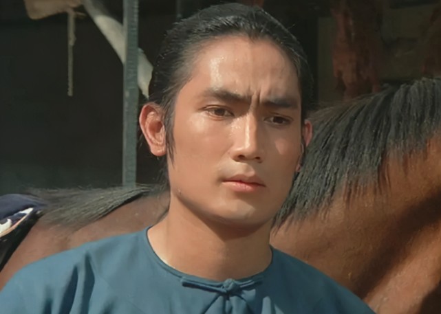 老戏骨刘永罕见露面出席活动,却连凳子都没得坐,最终气愤离场