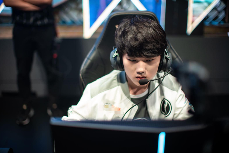 贵的东西唯一的缺点就是贵dwg冠军ad鬼皇年薪仅仅只有11w