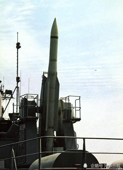 现代级还配套了ak-130型130毫米舰炮,以及ak-630型30毫米近防炮