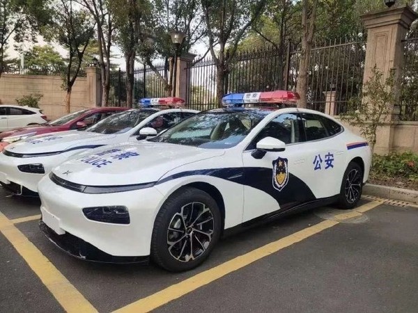 小鵬p7警車你見過嗎?這樣的全新塗裝設計正義感十足