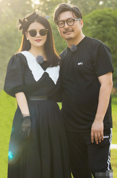 王岳伦|李湘晒夫妻合照回应老公退股：我们好好的，王岳伦甜喊老婆秀恩爱