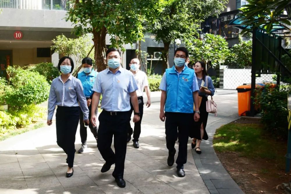胡旭彬对居民的理解和支持表示衷心感谢他强调人口普查是关系国计民生