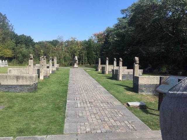 不由得感慨万千:明孝陵工期长达30余年,从孝陵卫到宝城纵深长达2