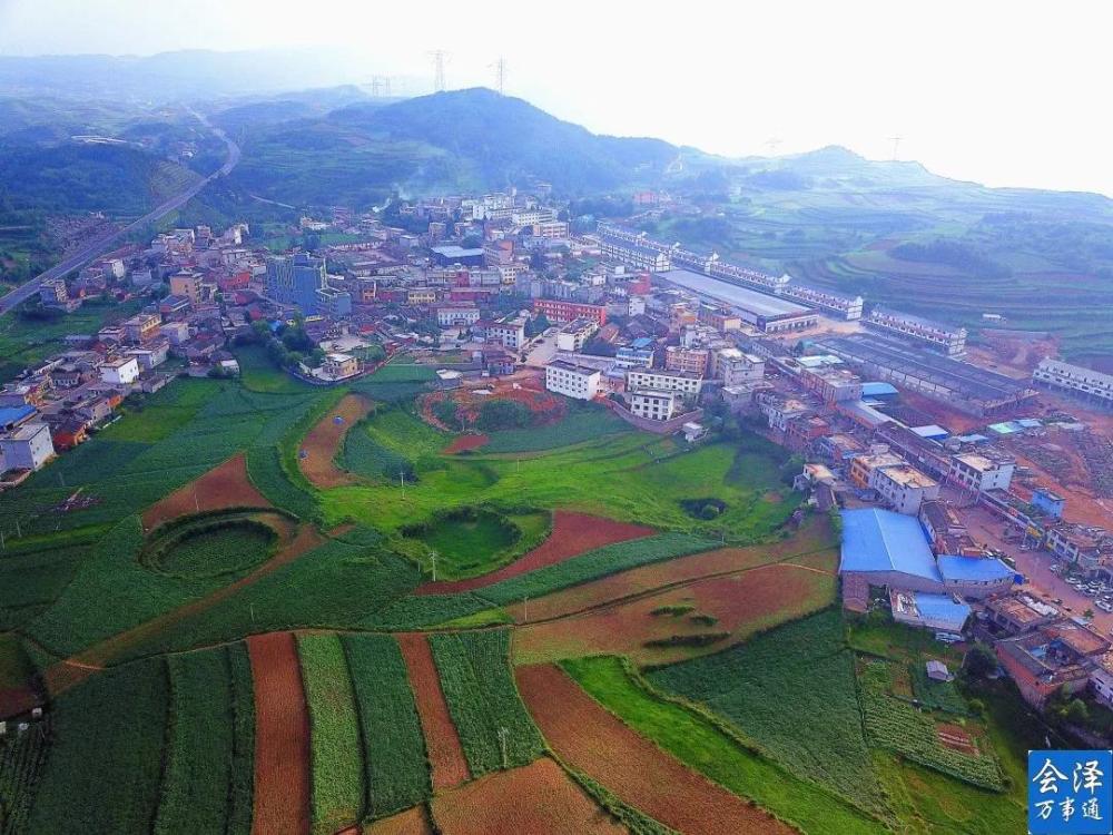 東連本縣田壩鄉,南接尋甸縣功山鎮,西臨昆明東川區,北依本縣待補鎮