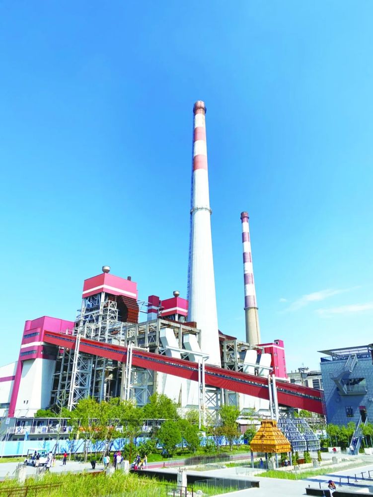 摄 坐落在浦江下游滨岸的杨树浦发电厂,是中国近代首家火力发电厂,建