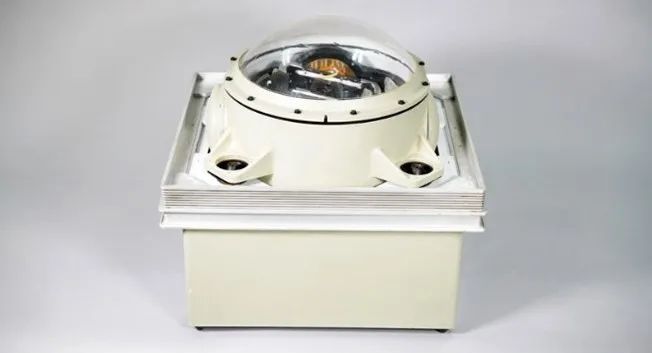 静电陀螺发展于20世纪70年代,通过静电引力实现金属球形转子的悬浮