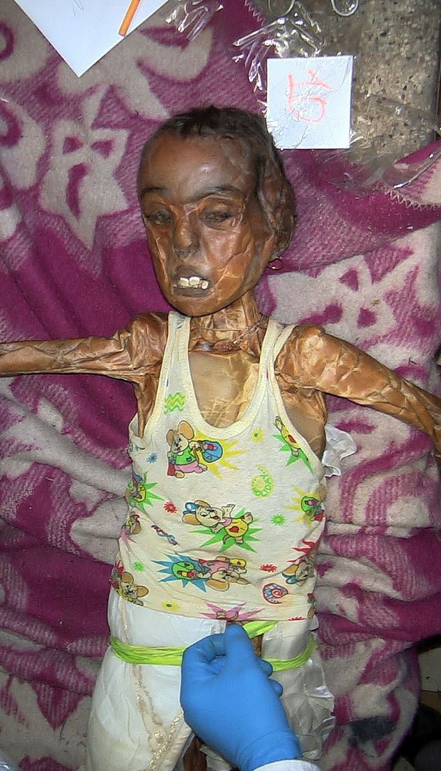 俄罗斯男子偷29具女孩尸体穿衣化妆做成玩偶被捕9年仍无悔意