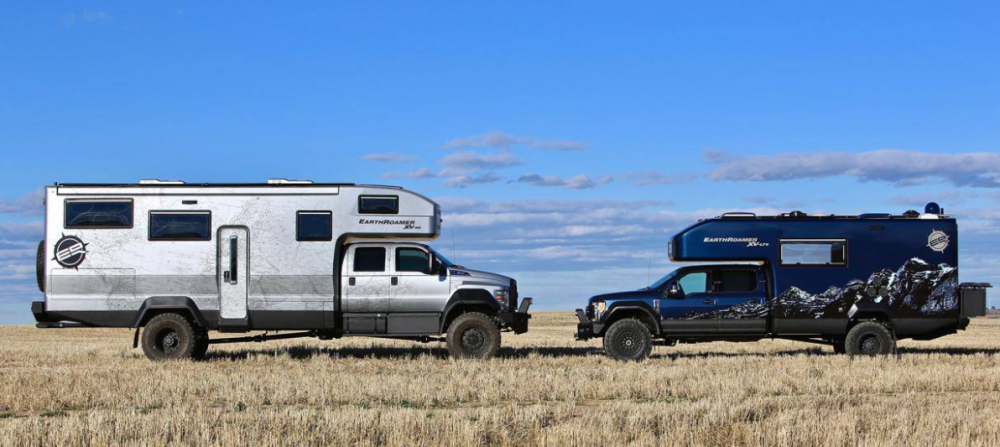 能坐11个人的房车,自动国六 四驱,大沙发比家里的还舒服