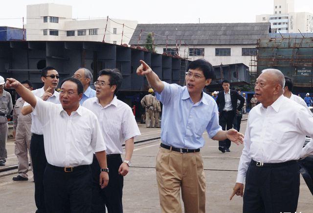 父亲去世留下2百亿债务,儿子用十几年还完,如今还赚到了430亿