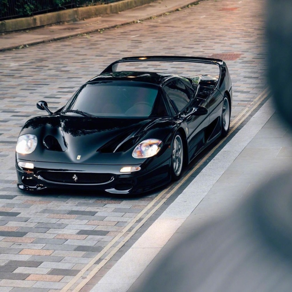 经典美哉的黑色法拉利f50