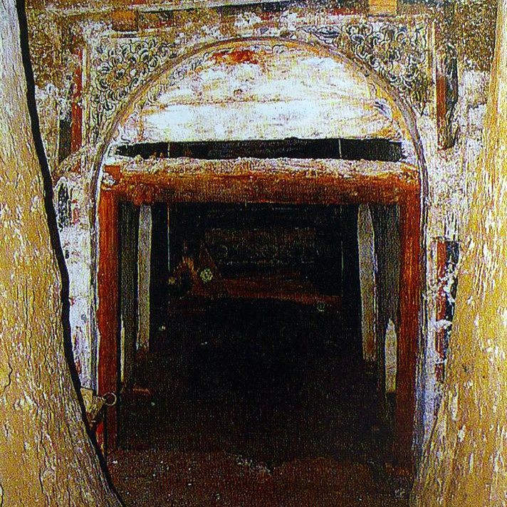 34年前内蒙发现辽代古墓,一对夫妻紧紧相拥,专家兴奋:终于找到