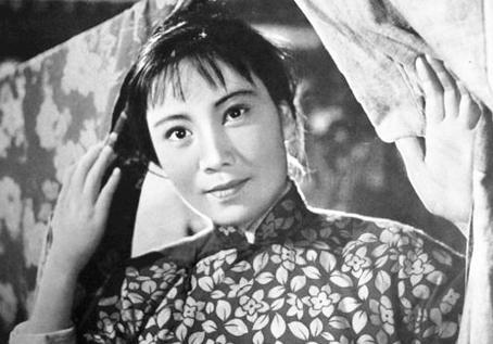 小芹俞平,2婚嫁大10岁作家,当严歌苓继母?