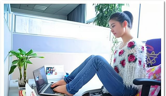 台上牵手,下台单身,无臂女孩直言等爱