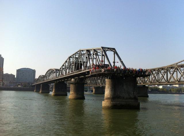 《金刚川》取景地曝光:吴京张译钟爱的地方,竟是万里长城的起点_腾讯