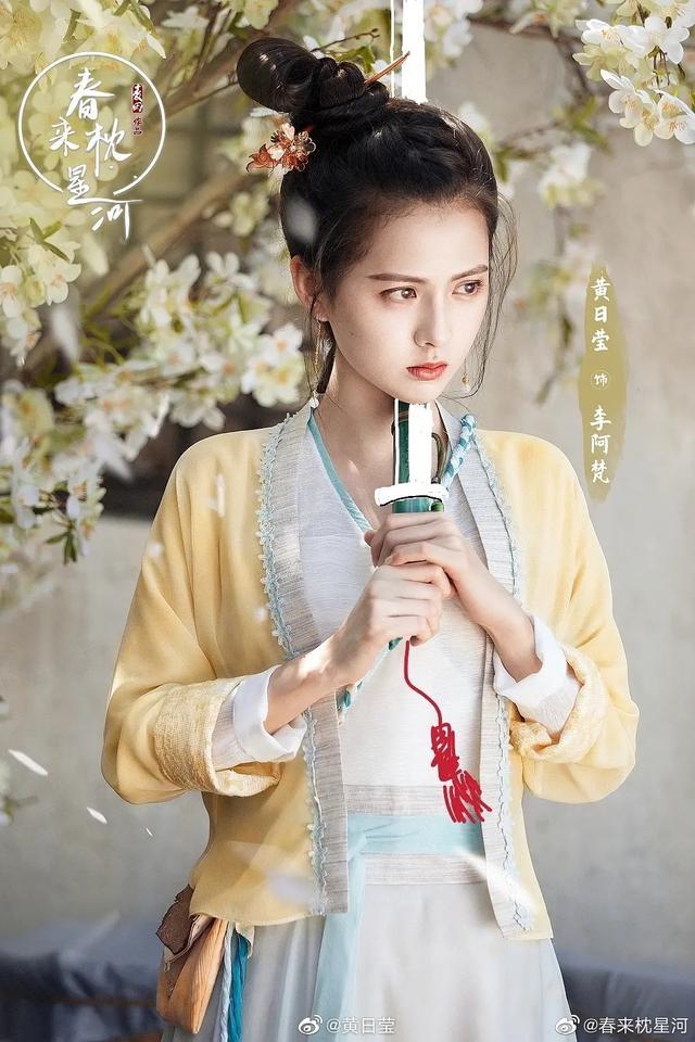 因小龙女写真走红3年演了4部女主剧新戏还和偶练的他合作