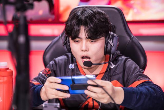 ag笑影荣升副队月光让其放低姿态一诺队长气质太足了