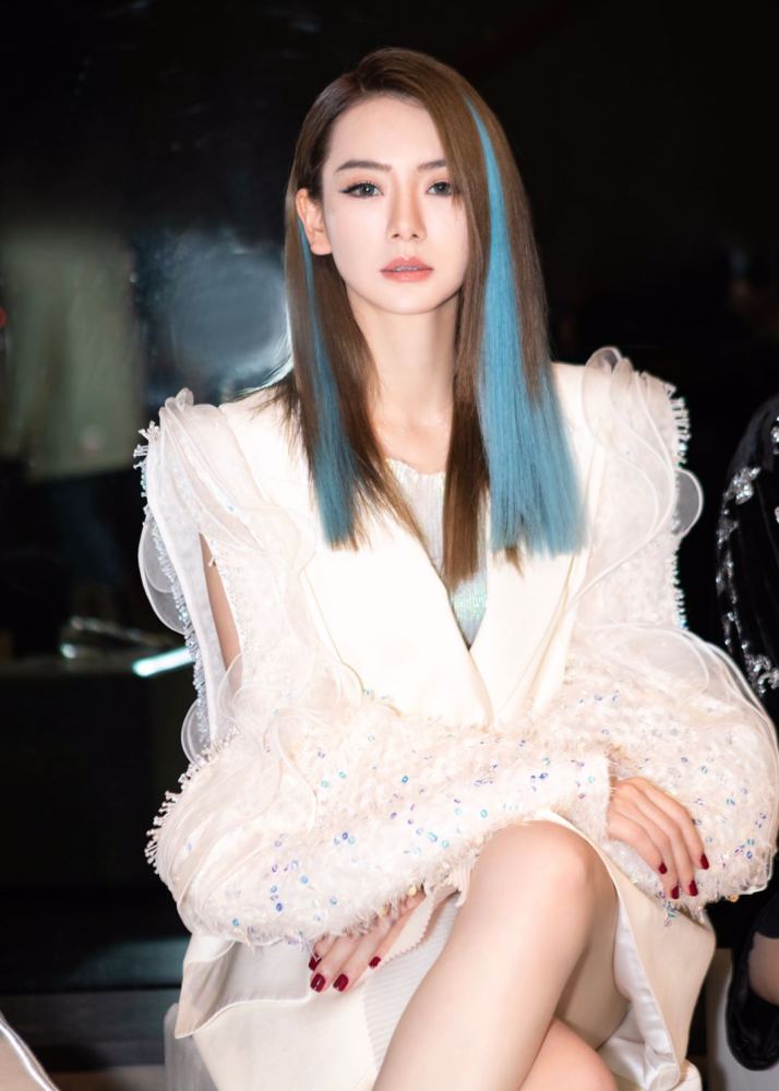 戚薇造型越发精致了造型师一定下了不少功夫