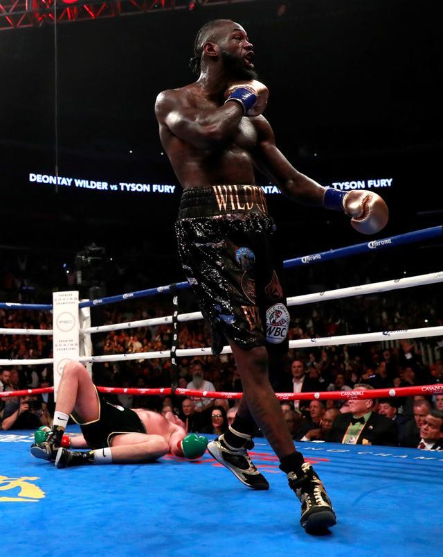 维尔德拒绝梅威瑟担任自己教练的提议:他没诚意,只是在拿我炒作