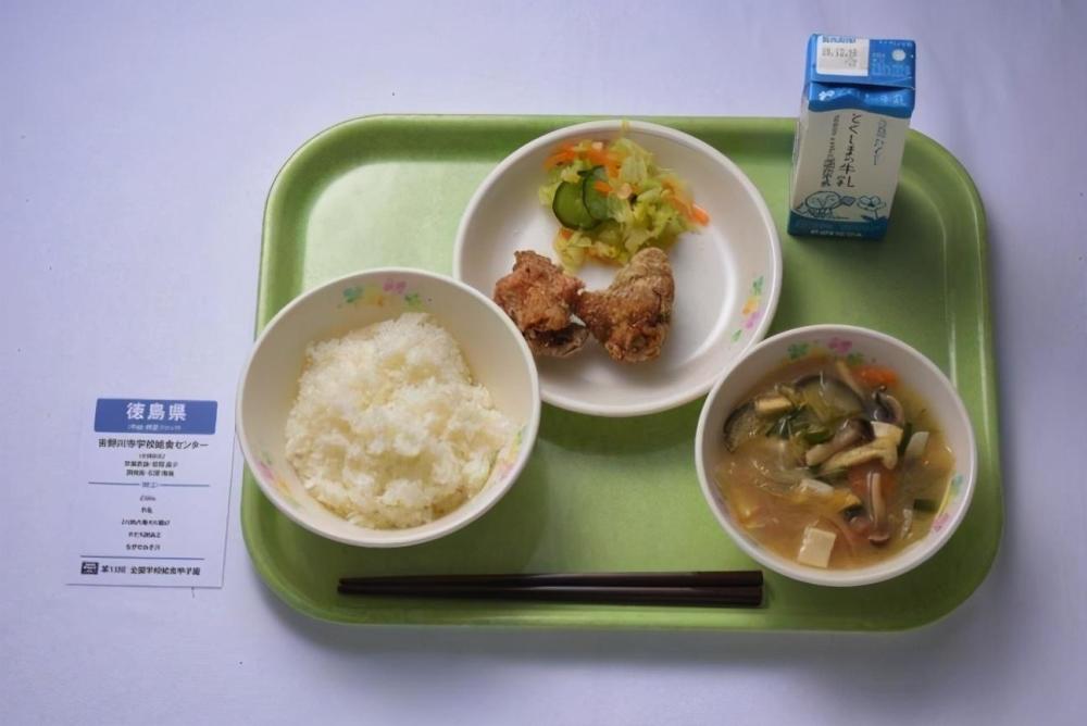 看完日本小学生的午餐,终于明白:日本人体质好是理所应当的