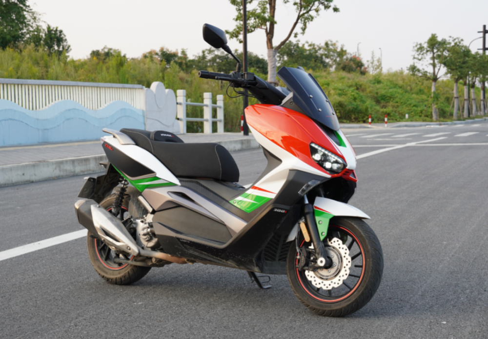 车小马力大的小钢炮踏板龙嘉vmax300呆子评测