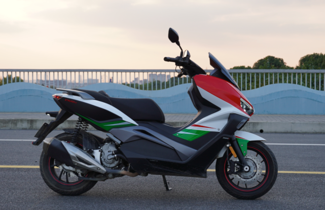 车小马力大的小钢炮踏板,龙嘉vmax300呆子评测