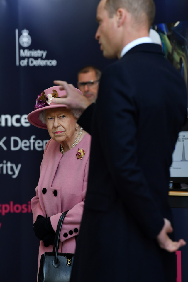 英国王位第一第二顺位继承人同时感染新冠,94岁女王焦虑