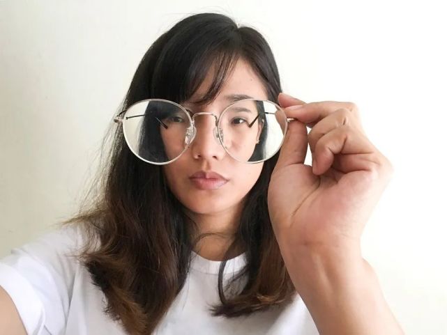 眼镜戴久了会变金鱼眼?眼镜:这锅我不背
