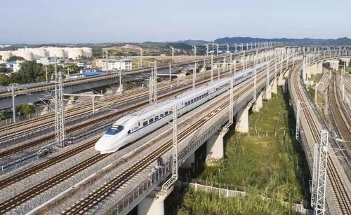 联系,连接贵广铁路,南广铁路,洛湛铁路,南玉铁路,黎湛铁路和合湛高铁