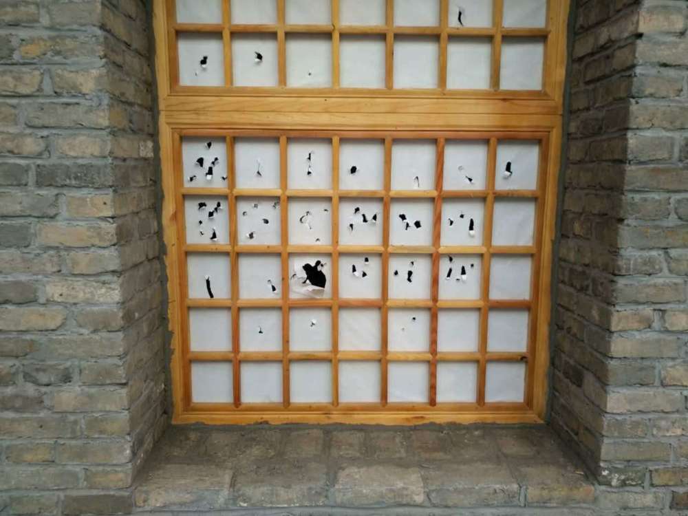 古人的窗户纸太脆弱,会不会一捅就破毫无隐私?先人们可有大智慧