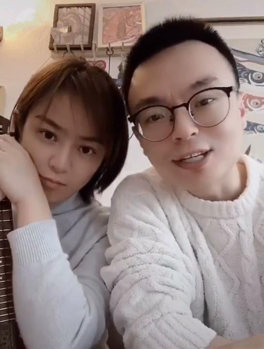 宣布退赛后,神隐两个月的思文再出山,网友留言别让李雪琴太嘚瑟