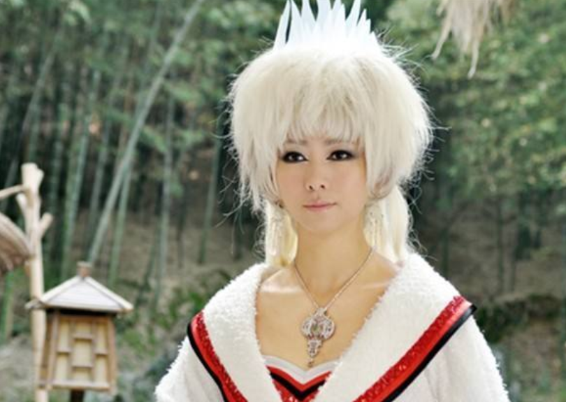 还记得《活佛济公》中的"雪女"吗?如今51岁逆生长,美到窒息_腾讯新闻