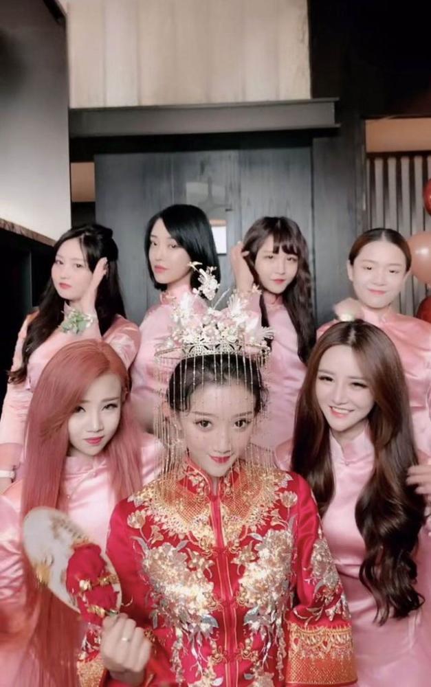 驴家阿宇爆料小伊伊夫妇人品最差;甄子丹亮相网红活动现场