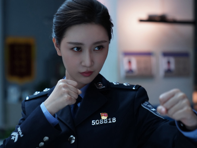 《破茧》首播获赞,一口气连刷六集,张耀这次押对了