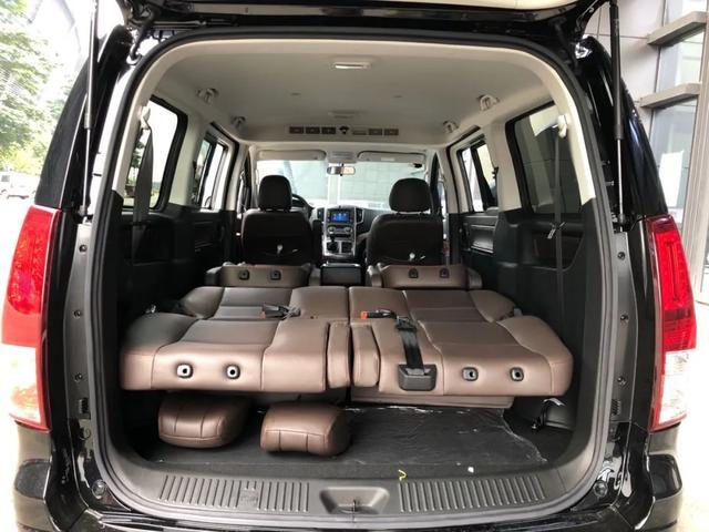 比"多拉快跑"多了体面接待 车叔试驾东风风行菱智plus