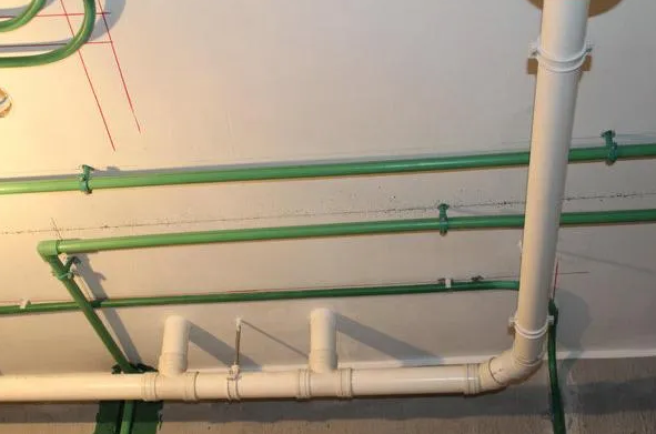 家里装修水管走顶还是走地老师傅终于说出了大实话