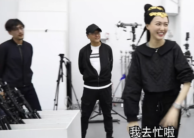 唐嫣片场获神秘人探班以为是罗晋看清正脸那刻我裂开了