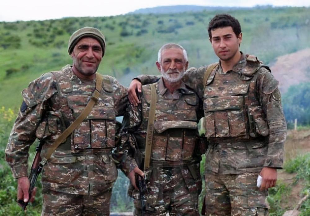 终于承认战败?亚美尼亚主动丢弃大片领土,大批俄制武器落入敌军