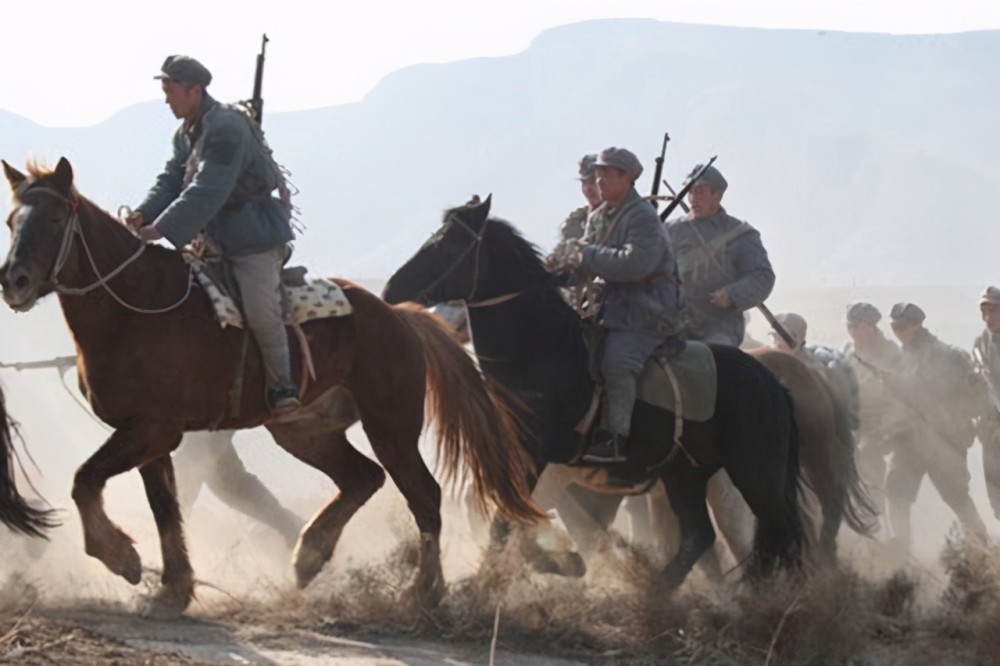 他16岁当连长,一战失利,被枪决时刑场获救,后成王牌军长