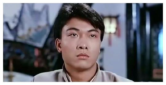 因为自己获得奖,才被相中,之后便进入了张家班,也是张彻最后一个关门