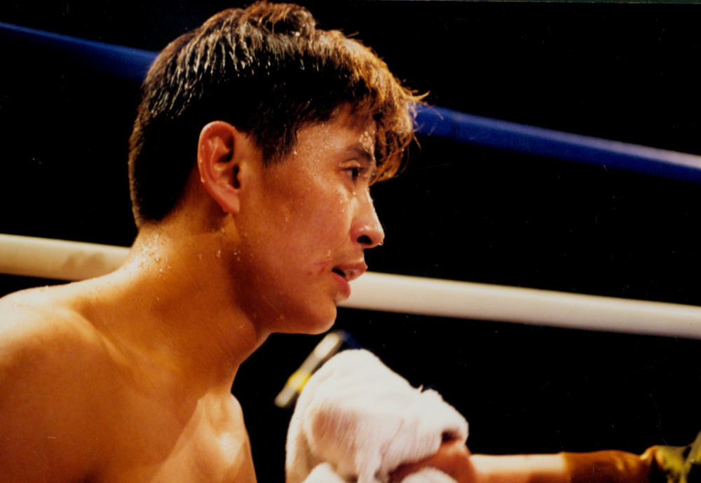 让人津津乐道的,还有格日乐图远征泰国时与泰拳王育狄猜的硬碰硬,对攻